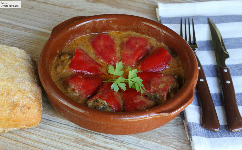 Pimientos rellenos de rabo de toro, receta de aprovechamiento de sobras