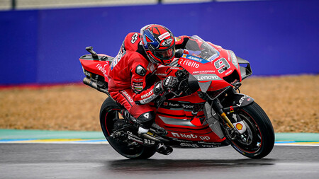 Danilo Petrucci le gana a Álex Márquez una delirante carrera de MotoGP en Le Mans bajo la lluvia