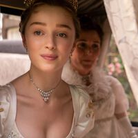 Phoebe Dynevor, estrella de 'Los Bridgerton' denuncia la falta de papeles para actrices jóvenes: "Hay mucho más espacio para los hombres y no suficiente para nosotras"