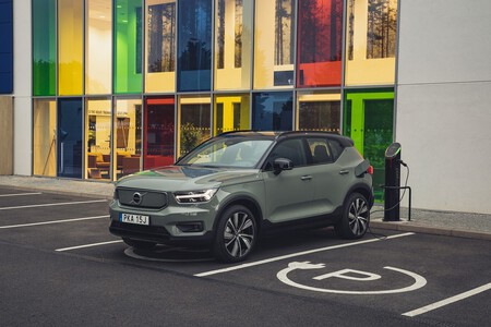 ¿Qué emite más CO₂: un coche eléctrico o un gasolina? Este estudio de Volvo quiere zanjar la polémica de una vez por todas