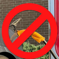 "Hay riesgo de sobrecalentamiento o daño". Tesla responde a los conductores que se creían ingenieros usando el truco de la toalla para cargar más rápido