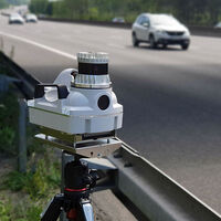 El nuevo radar que atemoriza a Europa: no solo multa por velocidad, sino semáforos en rojo, STOP y líneas continuas