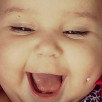 Le pone un piercing a su bebé e Internet enfurece, pero las cosas no son lo que parecen