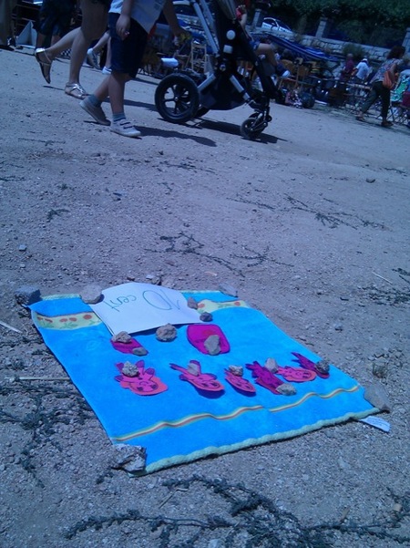 Y después de hacer la manualidad en casa nos fuimos a venderla al mercadillo con gran éxito