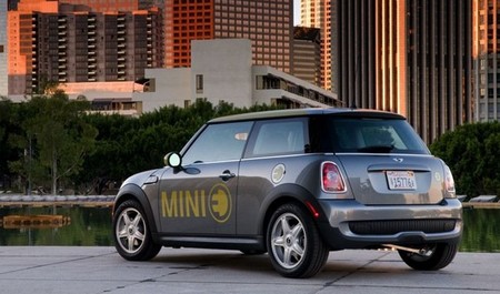 El primer MINI eléctrico podría dejar Reino Unido para fabricarse en Alemania