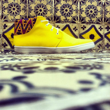 Komoni, sneakers y naúticos hechos a mano en telares mexicanos de Oaxaca