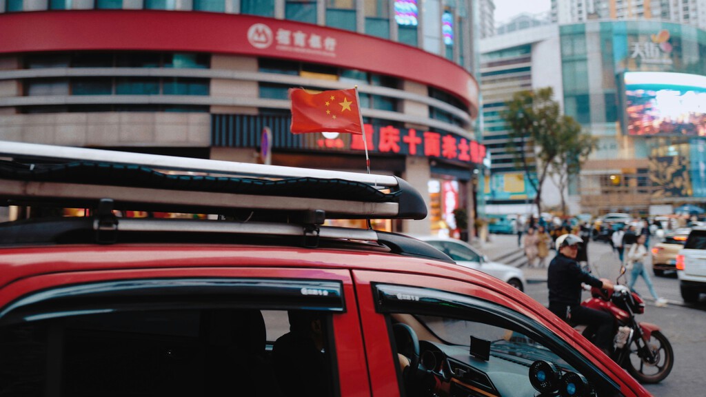 En China triunfa un 'Uber a la inversa': permite a alguien beber alcohol y luego volver a casa en su propio coche