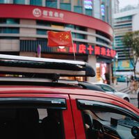 En China triunfa un 'Uber a la inversa': permite a alguien beber alcohol y luego volver a casa en su propio coche