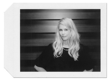 Un Backstage muy especial bajo la mirada de Anna Bauer y su Polaroid en la Galería Loewe