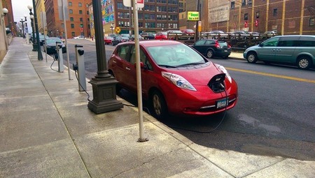 El Tesla Model S y el Nissan LEAF despiden 2014 por todo lo alto en Estados Unidos con otro mes de récord