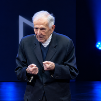 Silvio Garattini, oncólogo de 97 años: para vivir más lo importante no es cuántas veces comes al día, sino comer en pequeñas cantidades