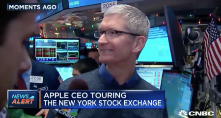 Cook califica los AirPods como un "éxito arrollador" desde la bolsa de Nueva York