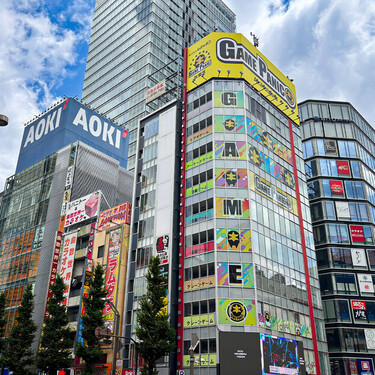 Esta tienda de videojuegos en Tokio esconde ediciones en físico que nunca llegaron a Occidente, y de tan pocas copias que hasta en Japón es difícil conseguirlas