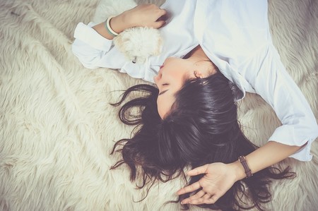 Dormir, literalmente, elimina los desechos y toxinas que se acumulan en el cerebro