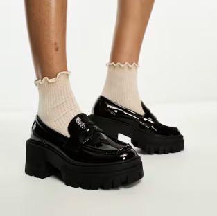 Mocasines negros con tacón medio y suela gruesa de charol Script de ASOS DESIGN
