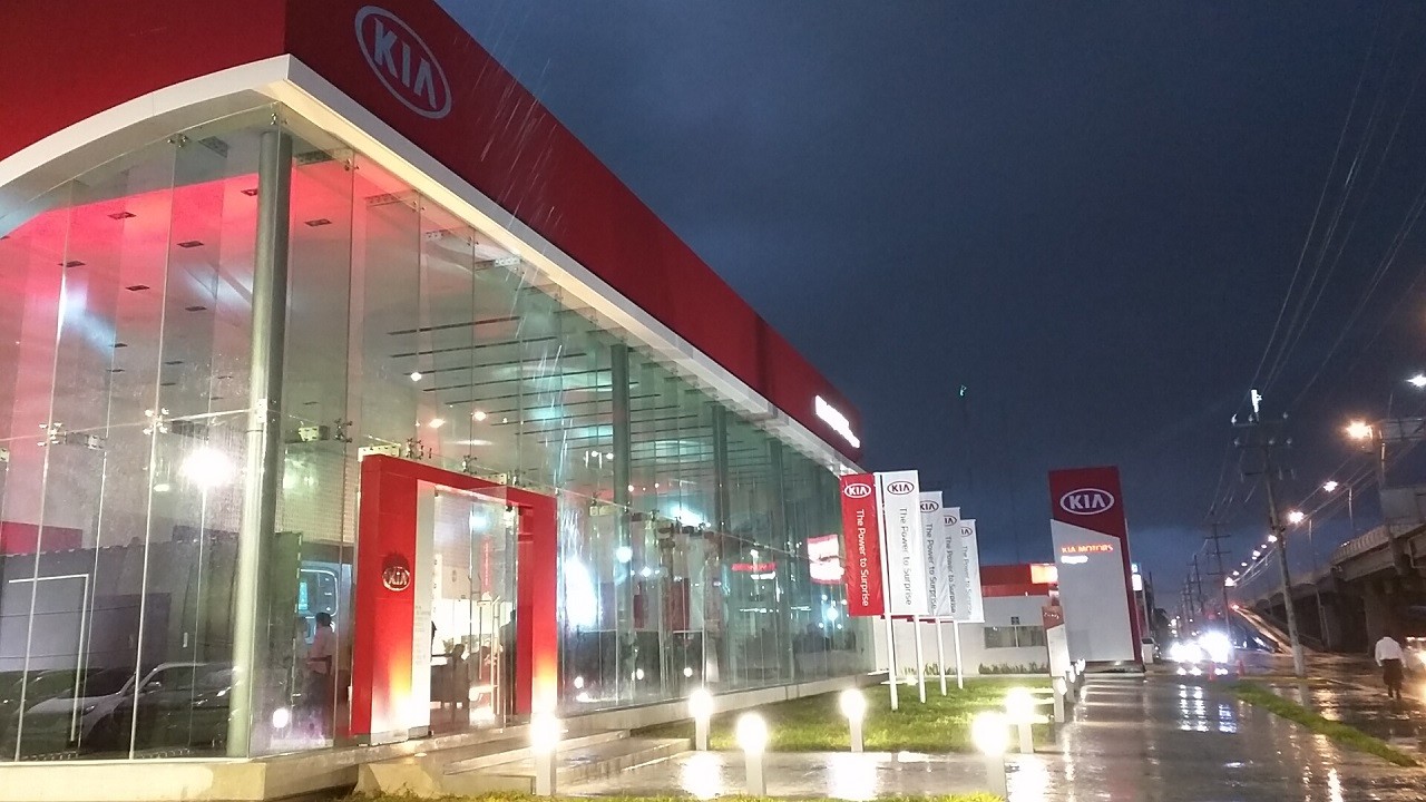 KIA inaugura simultáneamente su red de 25 concesionarios en México