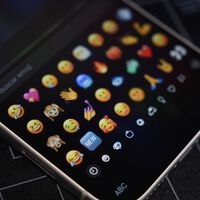 Ya sabemos qué emojis usaremos dentro de dos años aunque todavía no tengamos los de este. Así es como funciona la burocracia del diseño de emojis