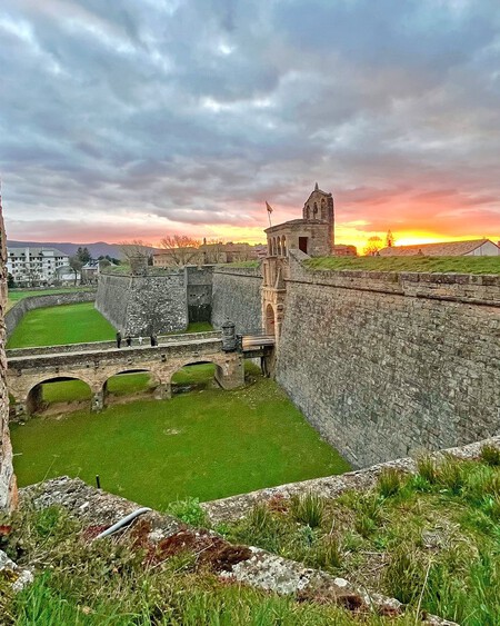 Pueblo Montana Rural Medieval Patrimonio Espana Viajes Escapadas Georgina Rodriguez