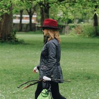 Las mujeres de +40 más clásicas arrasarán con la chaqueta 'estilo Barbour' de Bershka perfecta para looks de lluvia
