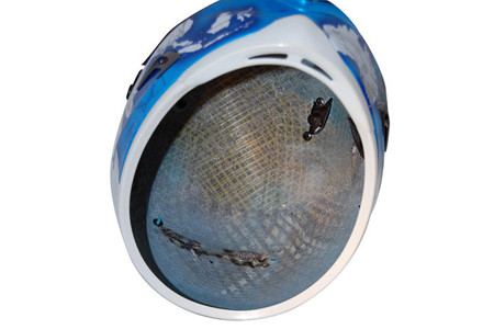 Casco de Carlos Checa tras accidente de Phillip Island 2013