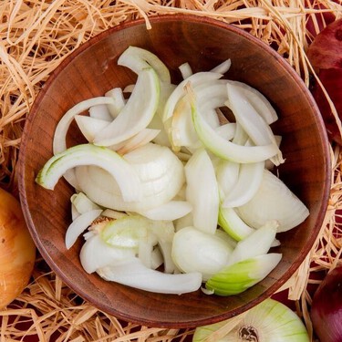 Cómo quitar el sabor fuerte de la cebolla: 3 trucos caseros con agua y sal para lograrlo