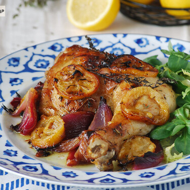 Receta de pollo al horno con limón: asado espectacular y fácil para comer en familia