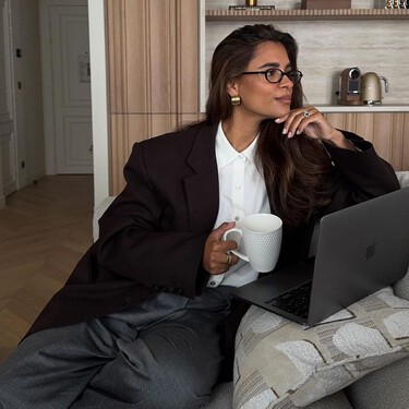 Este bolso bandolera de Bimba y Lola en color vainilla combina con marrón chocolate y está rebajado en El Corte Inglés