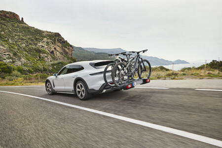 Porsche Taycan Cross Turismo con bicicletas
