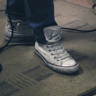 El truco más rápido para devolver el blanco a las suelas de zapatillas Converse y Vans está en tu neceser