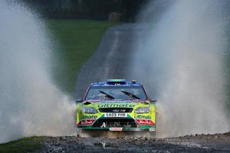 Mikko Hirvonen ataca y recorta las diferencias