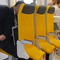 Companhias querem oferecer viagens de avião na Europa por apenas 5 euros, mas com uma condição bem estranha 