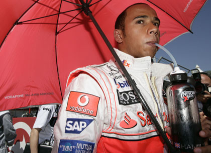 Renovación millonaria de Hamilton con McLaren