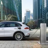 Los híbridos enchufables van más al taller que los coches eléctricos en los primeros tres meses de uso. Lo dice este estudio 