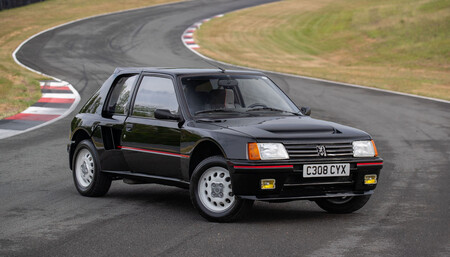 Peugeot 205 Turbo 16 (1985) negro, subastado en Monterey