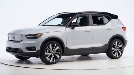 El Volvo XC40 Recharge supera con creces las seis pruebas de seguridad del IIHS, obteniendo el Top Safety Pick +
