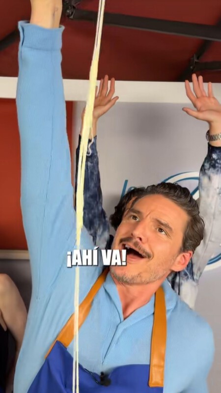 Pedro Pascal podrá ser chileno, pero el amor por el mole, chile y tacos no lo niega al cocinar barbacoa