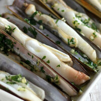 Que no te den muergo o longueirón por navaja: cómo se diferencia estos moluscos alargados que tanto vemos en la cocina 