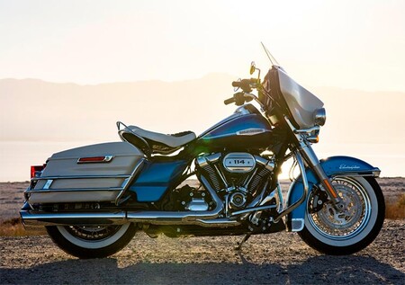 Harley Davidson Electra Glide Revival 2021 3