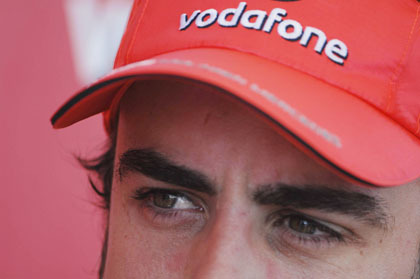 Alonso le echa más leña al fuego de McLaren