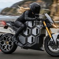 Parece un panal de abejas, pero esta idea revolucionaria puede acabar con el gran problema de las motos eléctricas 