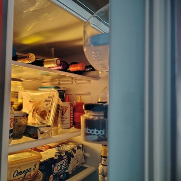 Si ves que la goma de tu nevera está viejuna, deberías cambiarla urgentemente: tu factura energética lo agradecerá