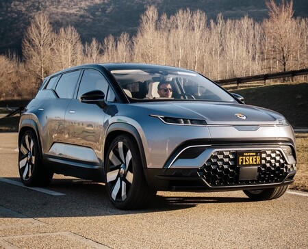 Fisker quiere robarle a Tesla el puesto de marca disruptiva de coches eléctricos... si termina fabricando coches