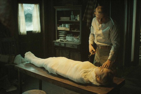 Monster Ed Gein Netflix Charlie Hunnam 2091925 F0a3ea68aef94fcf800ec211cf43effb