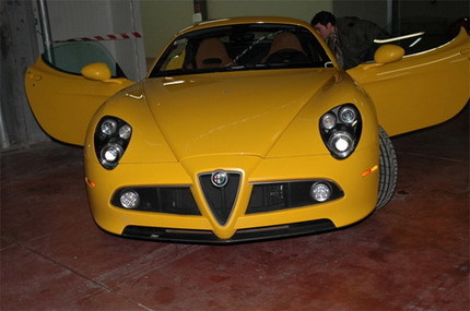Alfa 8C Competizione amarillo