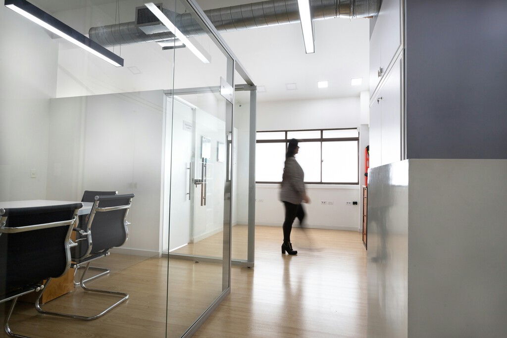 Tras el fiasco de la reducción de jornada laboral, al Gobierno solo le ha quedado una vía: que los funcionarios trabajen menos