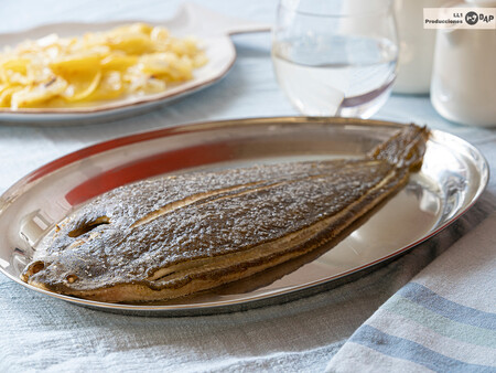 Lenguado al horno, receta fácil de pescado para comer y cenar en cualquier momento