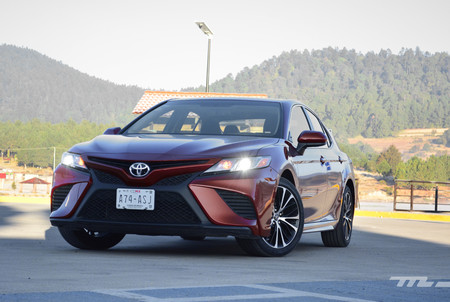 Toyota Camry 2018 6