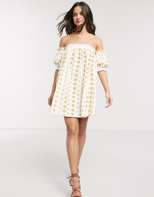 Bershka y otras marcas se apuntan a la tendencia de los vestidos con