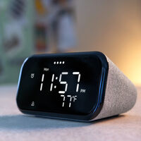 No volver a llegar tarde es más barato que nunca: despertador inteligente Lenovo Smart Clock Essential a mitad de precio hoy en MediaMarkt