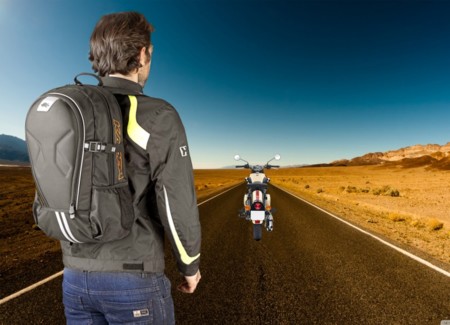 Llega la Kappa RA313, la mochila ideal para tus viajes en moto